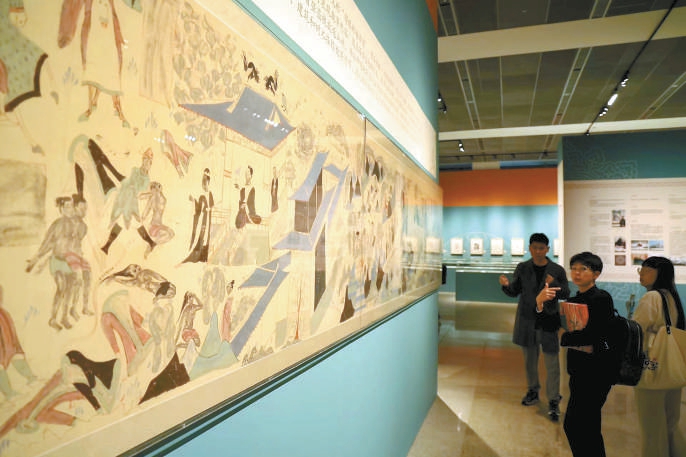 先鋒模范 | “花開敦煌”——從藝八十年藝術與設計展亮相工藝美術館 常沙娜:創新要落在我們的根上(圖1) 先鋒模范 | “花開敦煌”——從藝八十年藝術與設計展亮相工藝美術館 常沙娜:創新要落在我們的根上(圖1)