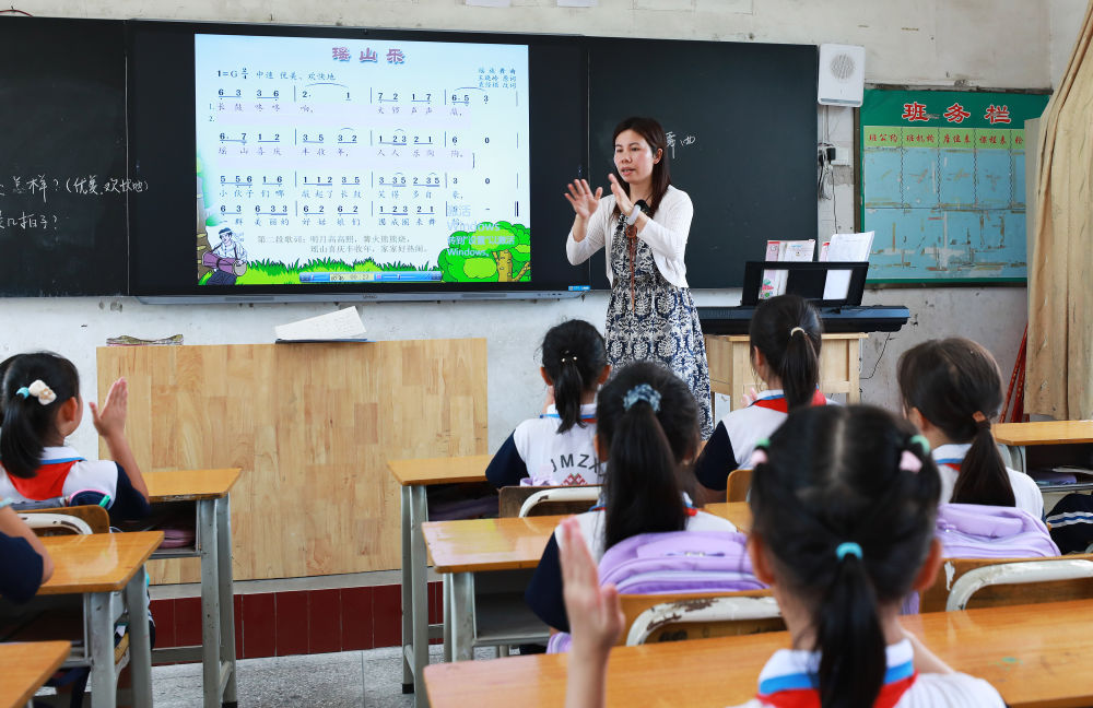 先鋒模范 | 15年堅守，她讓山區學校響起瑤鼓與歌聲(圖3)