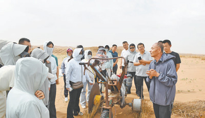 先鋒模范 | 唐希明:扎根一線34年,科學治沙百萬畝(圖1) 先鋒模范 | 唐希明:扎根一線34年,科學治沙百萬畝(圖1)